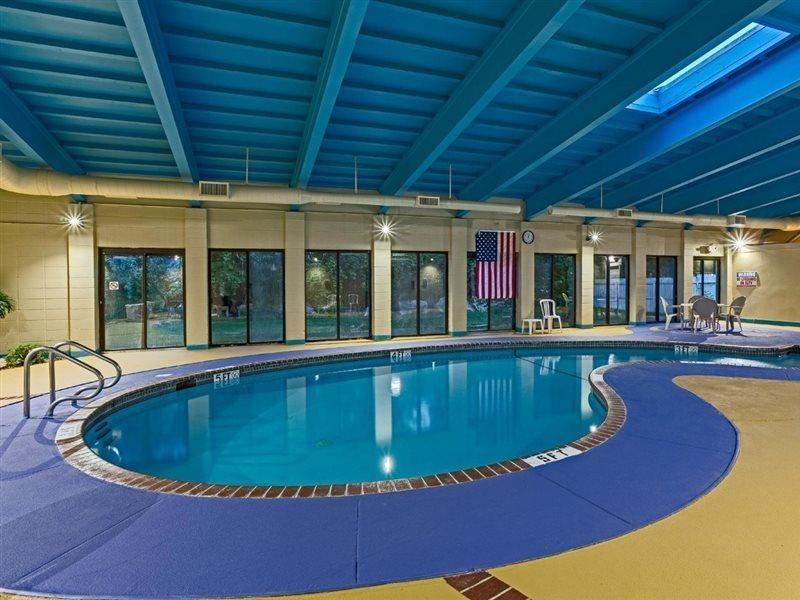 Holiday Inn Express - Fall River North Ngoại thất bức ảnh