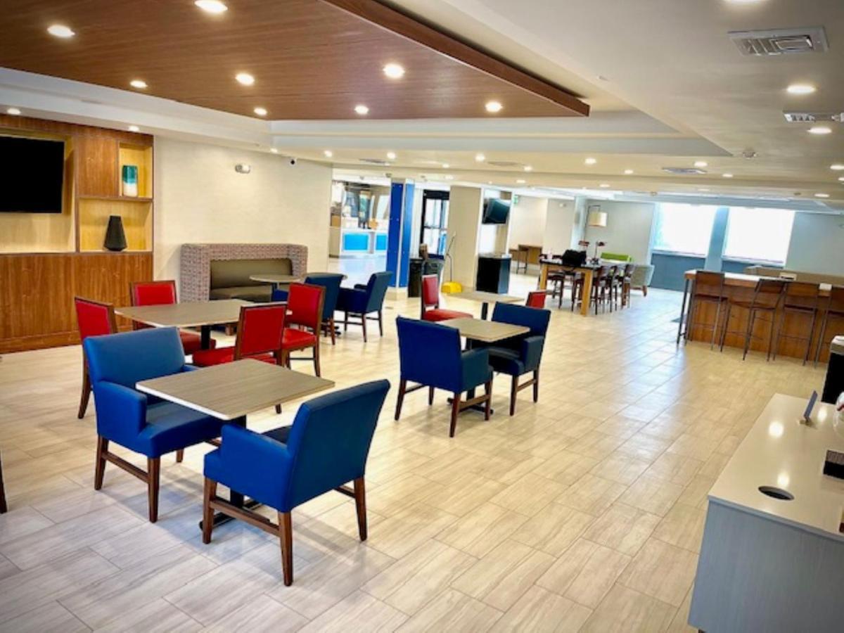 Holiday Inn Express - Fall River North Ngoại thất bức ảnh