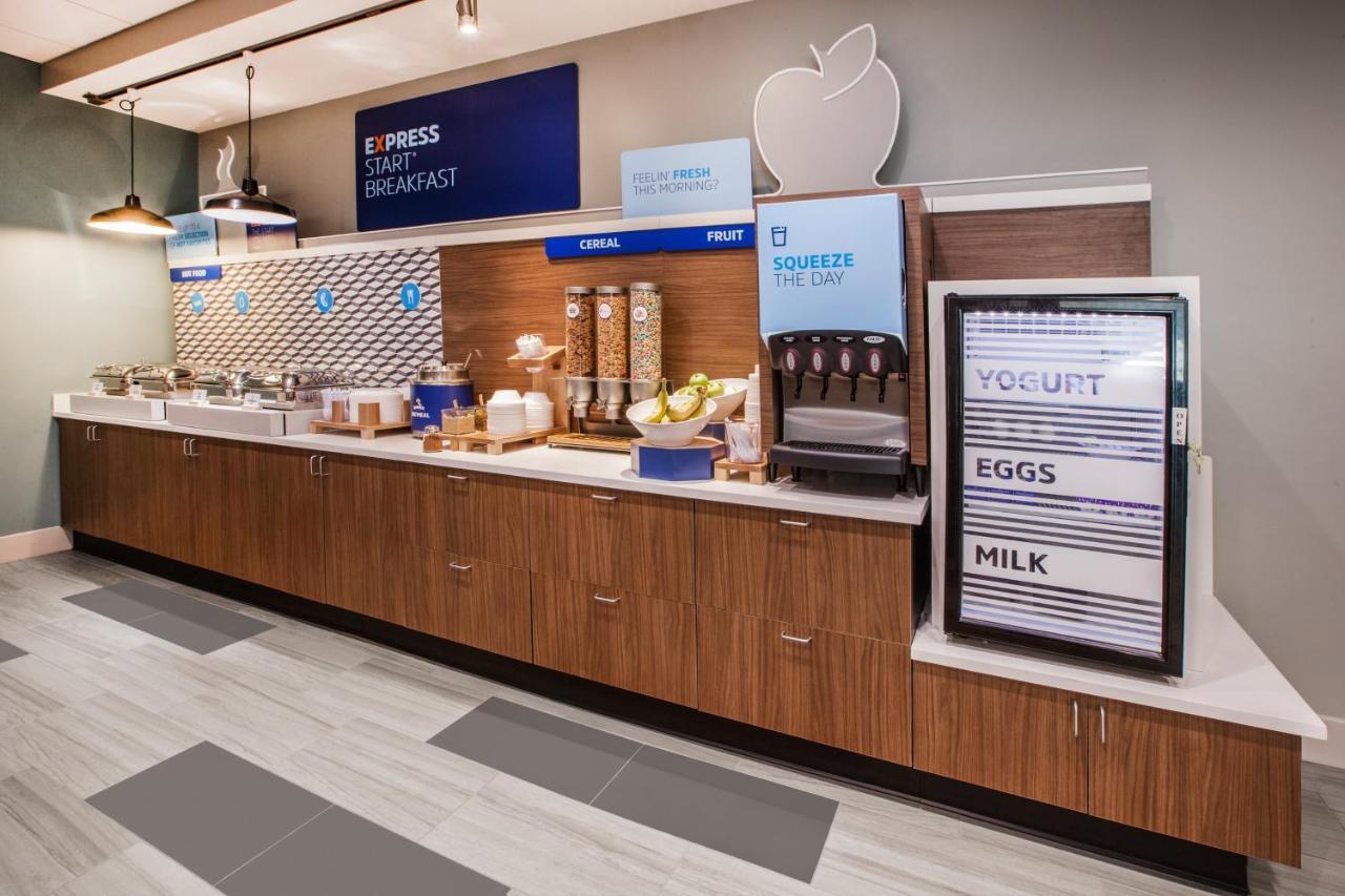 Holiday Inn Express - Fall River North Ngoại thất bức ảnh