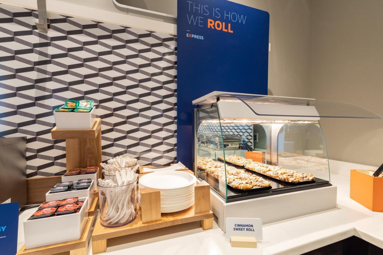 Holiday Inn Express - Fall River North Ngoại thất bức ảnh