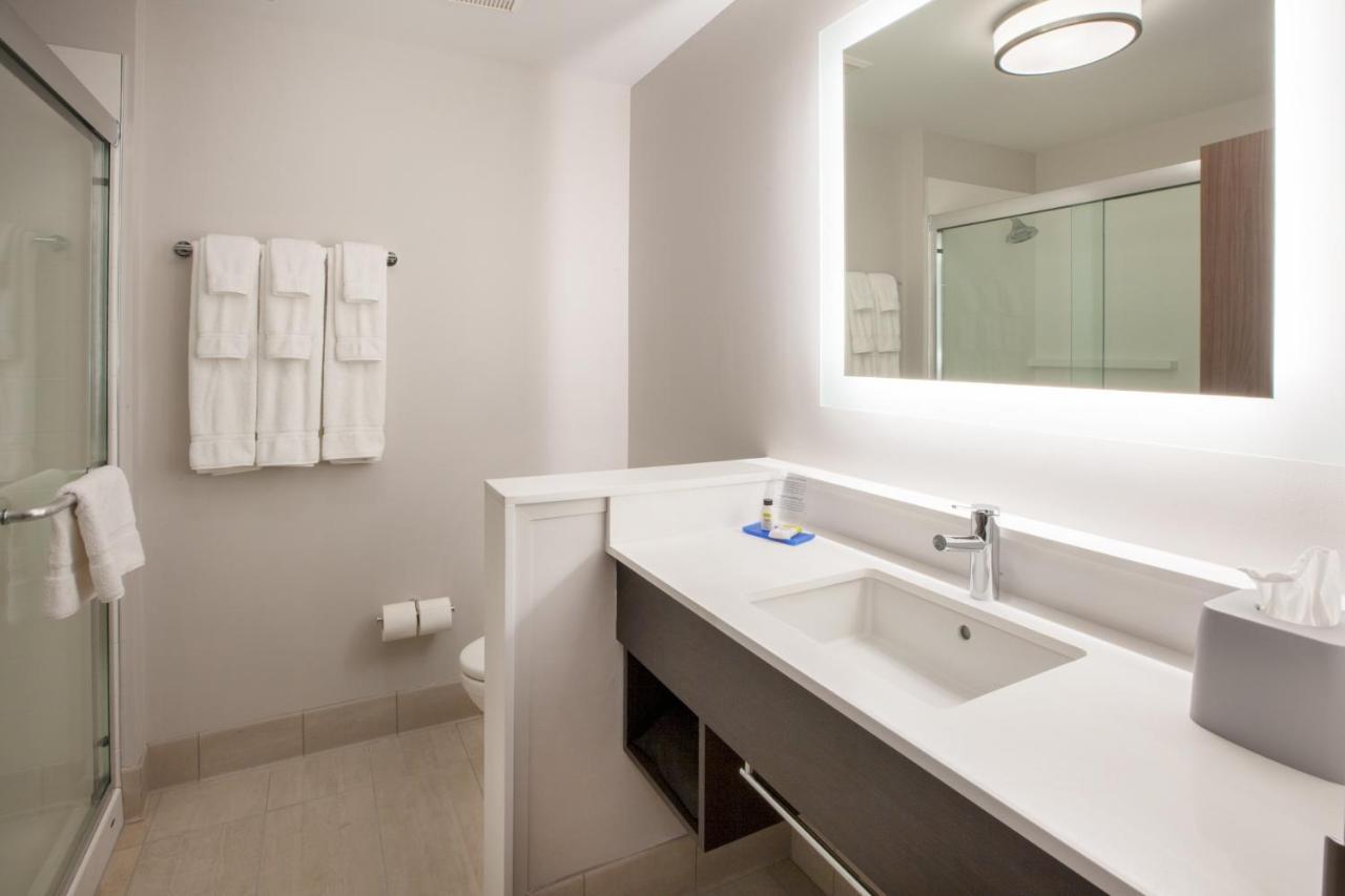 Holiday Inn Express - Fall River North Ngoại thất bức ảnh