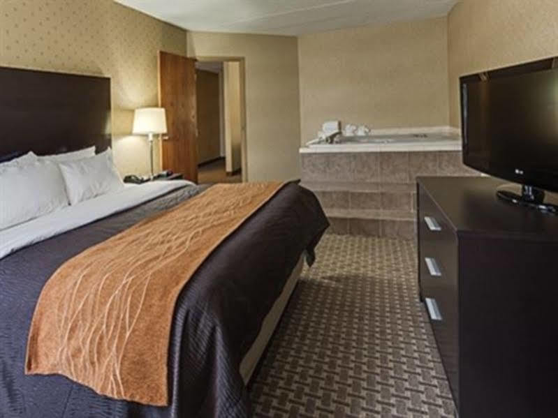 Holiday Inn Express - Fall River North Ngoại thất bức ảnh